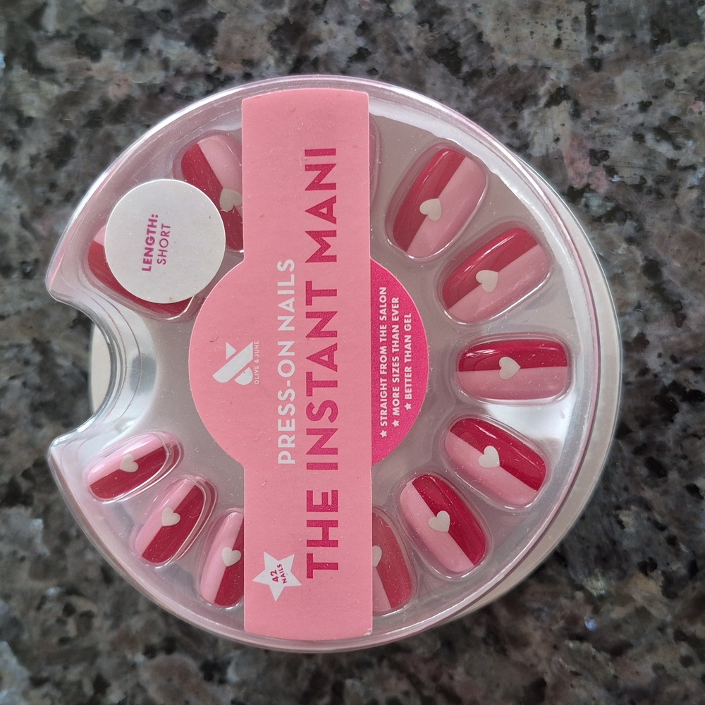 Olive & June NEW Short Valentine’s Day Press On Nails
